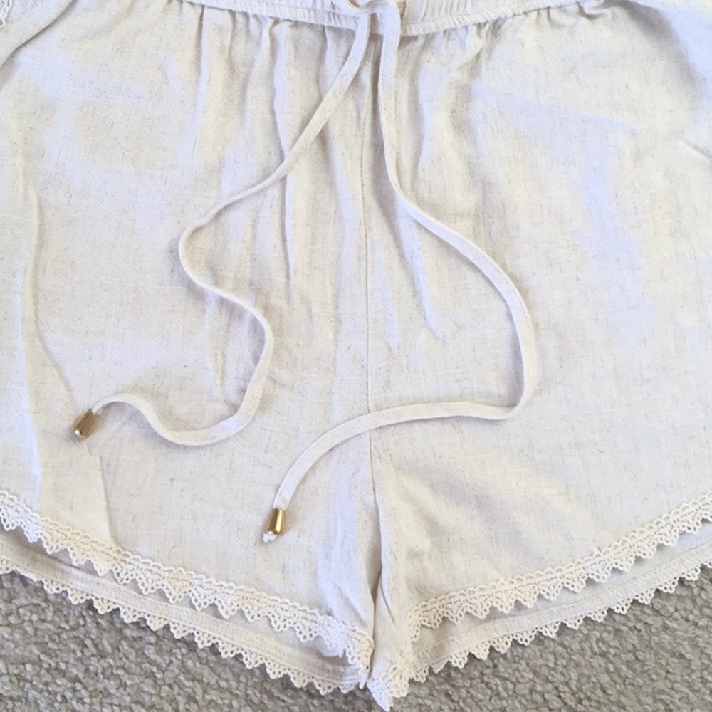 ALLIE ROSE/“OATMEAL”LINEN BLEND SHORTSwCROCHET LACE TRIM/NWT
